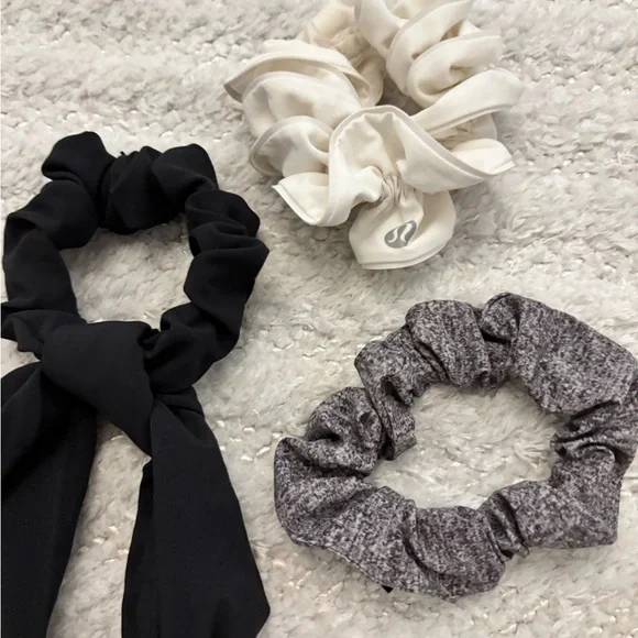 Lululemon Black and White Hair Scrunchies 2w/ Tails - Picture 2 of 2